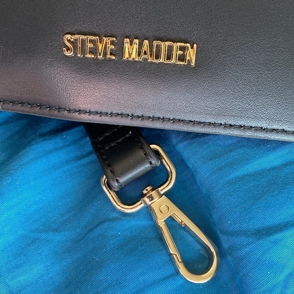 Steve Madden Black gold adjustable removable strap  Blexxy Crossbody Bag Purse - Picture 11 of 11